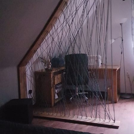 Raumtrenner mit Schnüren